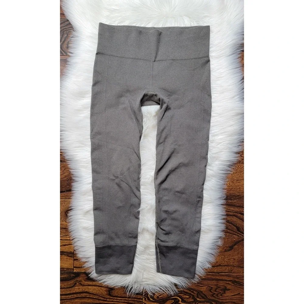 Lululemon Ebb To Street Seamless Leggings Size 8/ 10 Gray